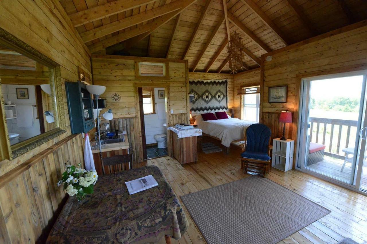 Maregold Centre - Juniper Cabin And Rose Cabin Victoria Beach Eksteriør billede